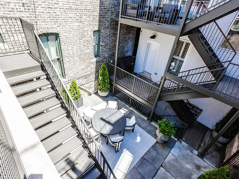 2252 N Clark St — Photo 16