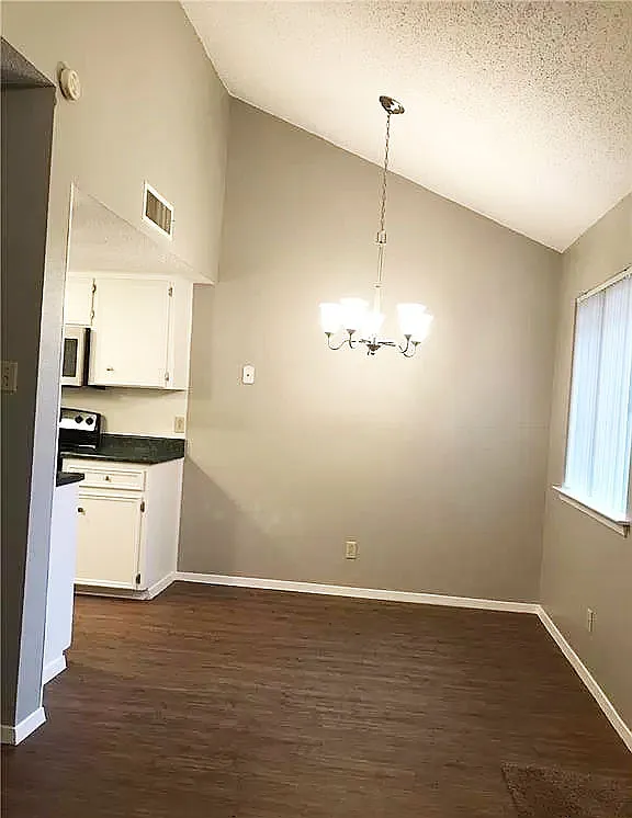 2 bed, 1.5 bath, 992 sqft, $1,200 — Photo 4