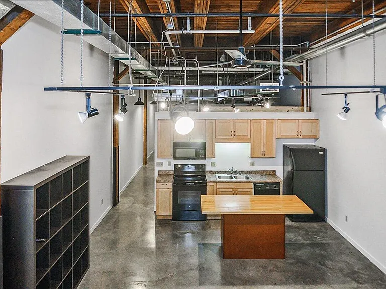 585 S Upper St #114 — Photo 15