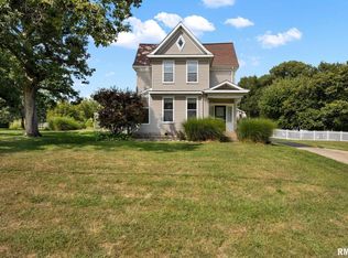 3131 Zion Oaks Rd, Pekin, IL 61554