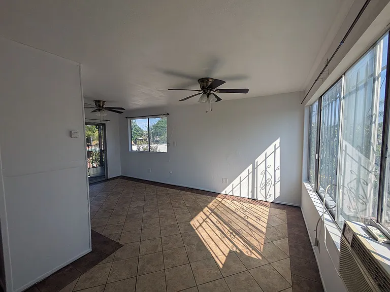661 S Lilac Ave — Photo 5