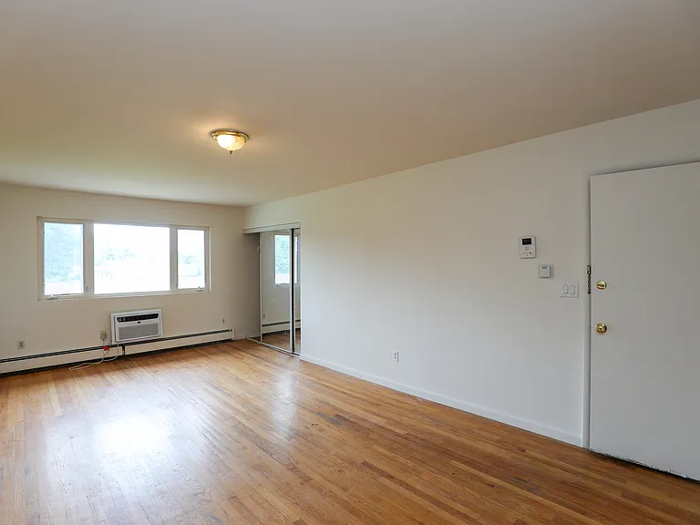 30 Lamb Ave #2D — Photo 3