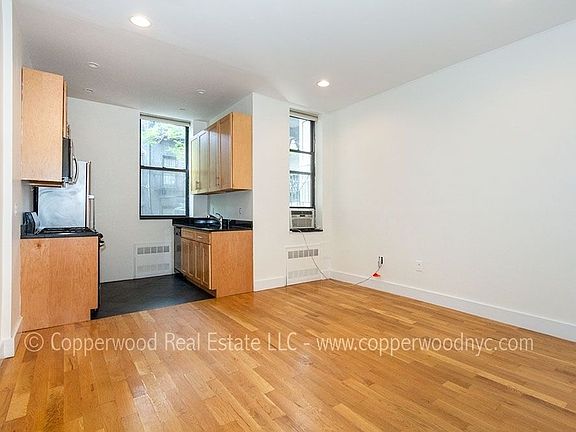 5th image of 310 E 85th St APT 2C