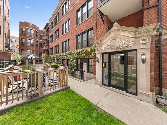 2nd image of 1062 W Glenlake Ave #1