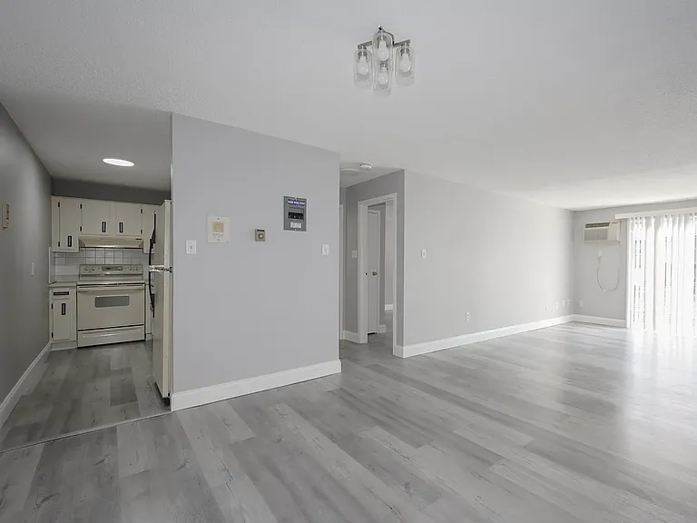 1 Pembroke Dr #19 — Photo 4