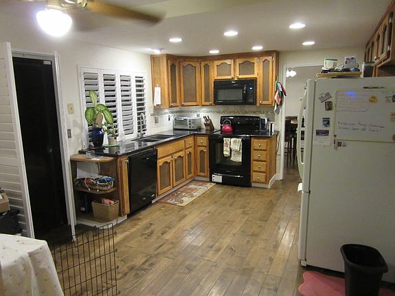 Updated Kitchen/maplewood fl