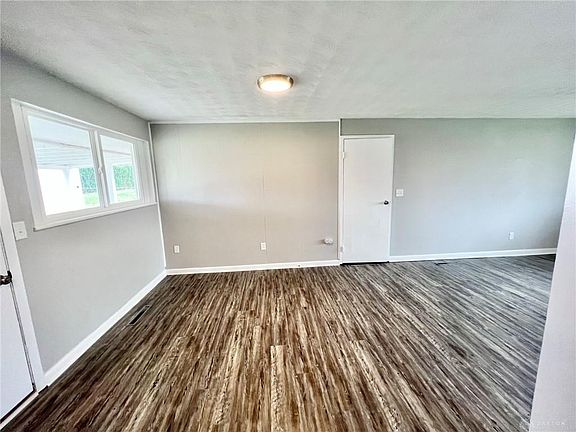 3rd image of 4675 Knobhill Dr