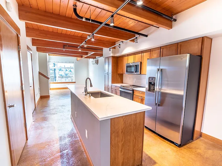Union Bay Lofts — Photo 4