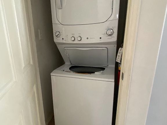 3rd image of 904 E Daffodil APT C