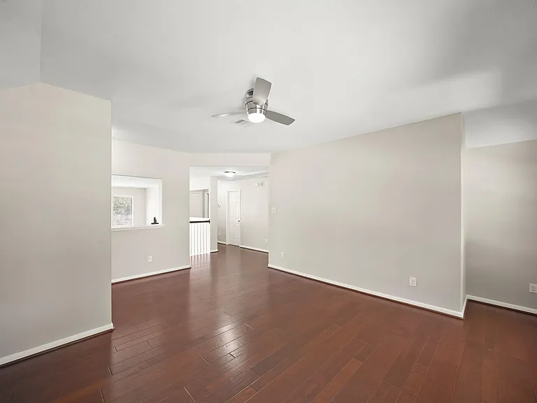 714 Coggins Point Way — Photo 26