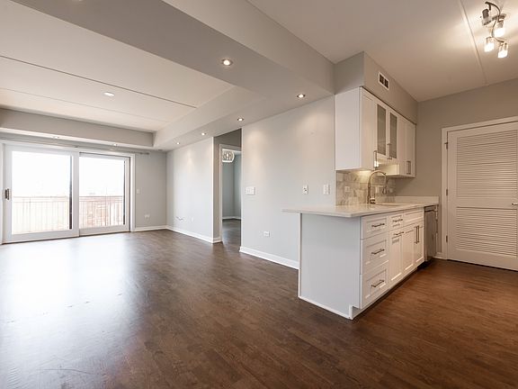 4th image of 5588 N Lincoln Ave #301