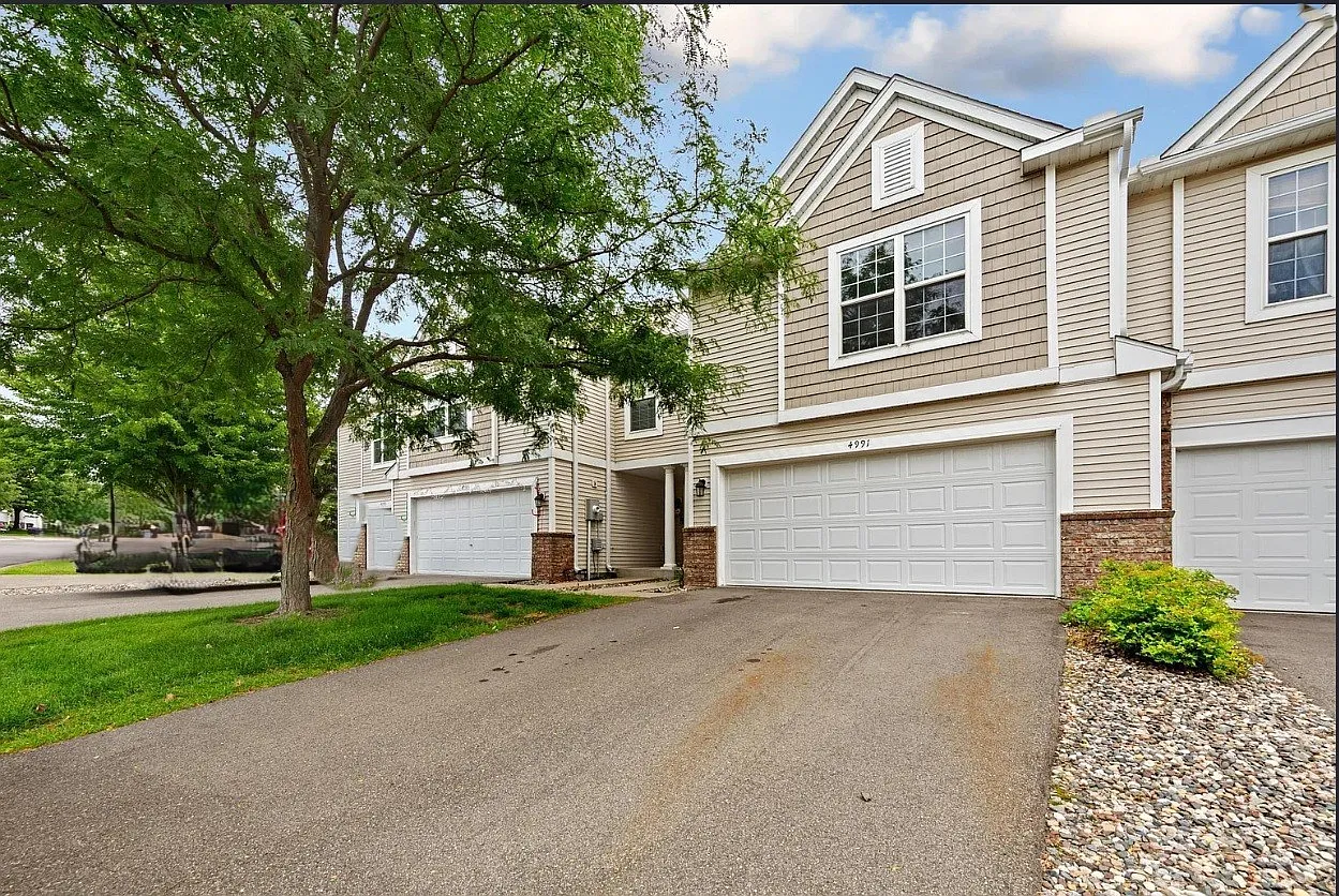 3 bed, 1664 sqft, $2,400 — Photo 1