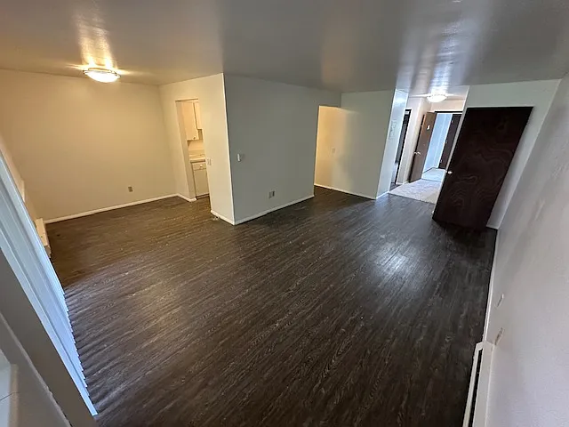 Newport Manor — Photo 4