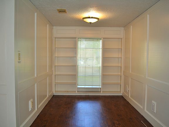 bonus room - works as a library, study, kids play area