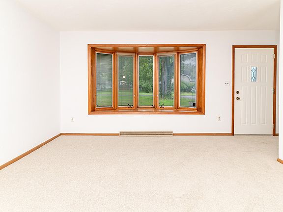 3rd image of 209 W Van Buren St