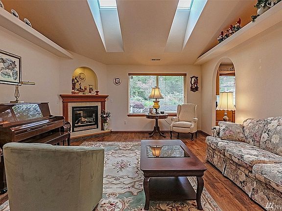 4th image of 6406 Amberly Pl SE