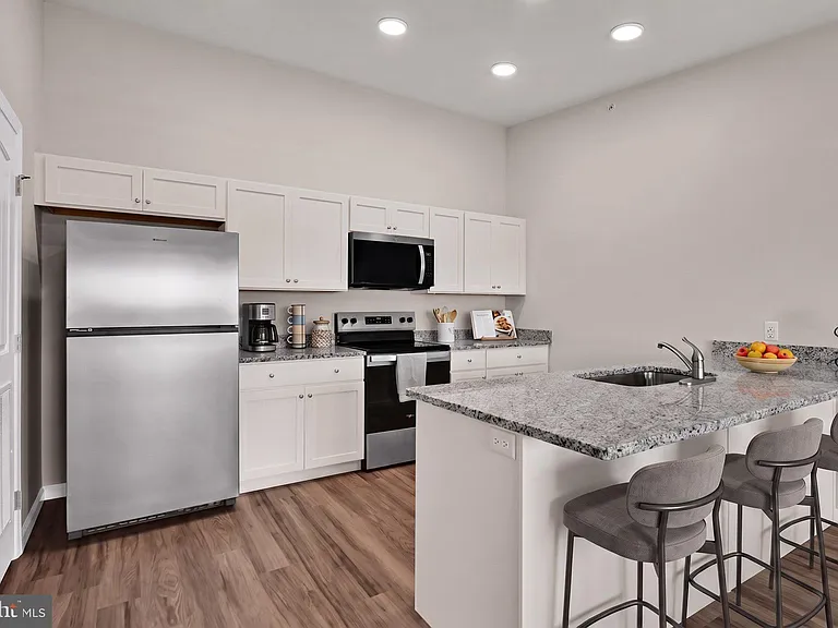 1000 Colby Ln #1101 — Photo 16