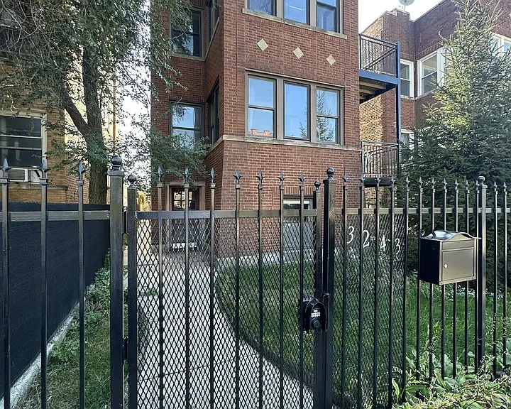 3243 W Thomas St #B2 — Photo 1