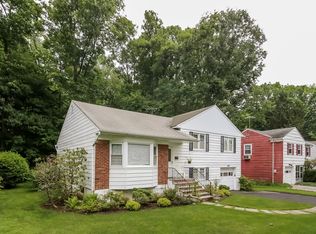 8 Pilgrim Rd, White Plains, NY 10605