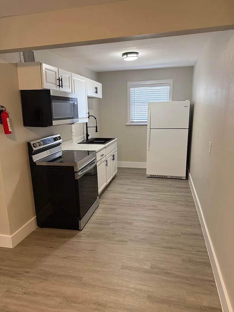 Carson Street Apts — Photo 2