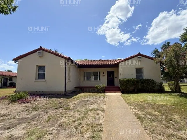 2925 Dickman Rd — Photo 1
