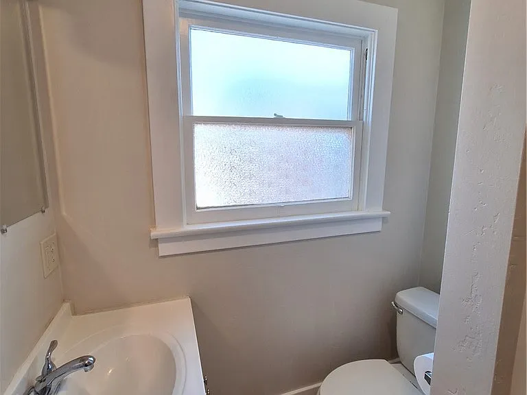 547 W Wilshire Ave — Photo 22