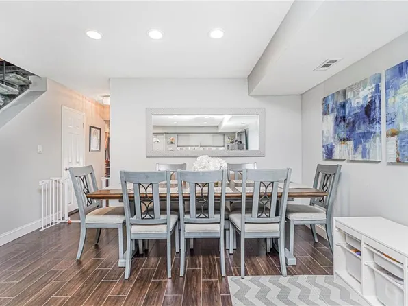 69 Rolling Hill Green image 4 of 30