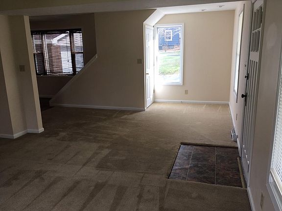 5th image of 607 Sanford St