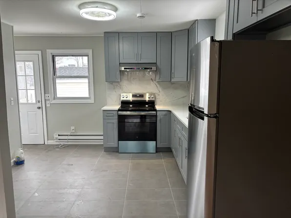 9 Walnut St, Danbury, CT 06811