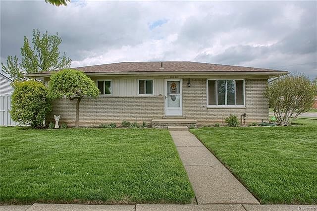 1st image of 18255 Whalen Dr