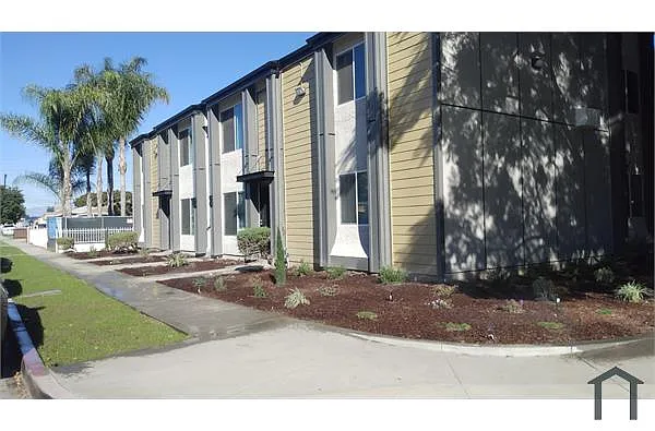 Building Photo - 6744 Orizaba Ave #2