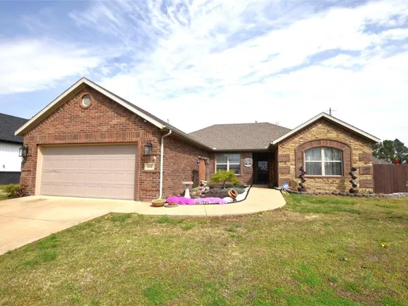 698 White Oak St, Gentry, AR 72734