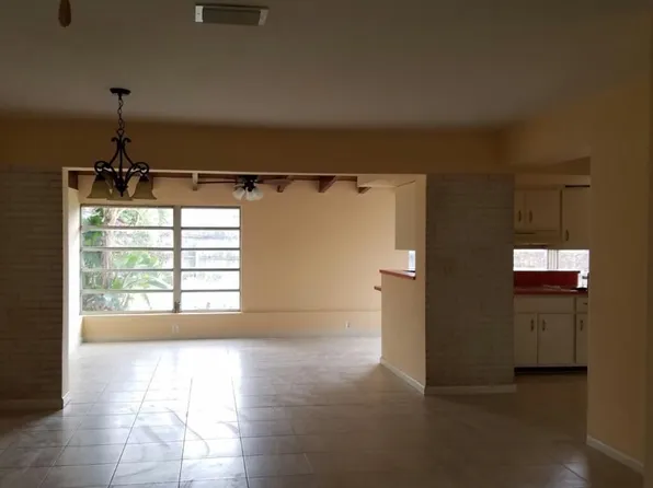 620 W Kalmia Dr, Lake Park, FL 33403