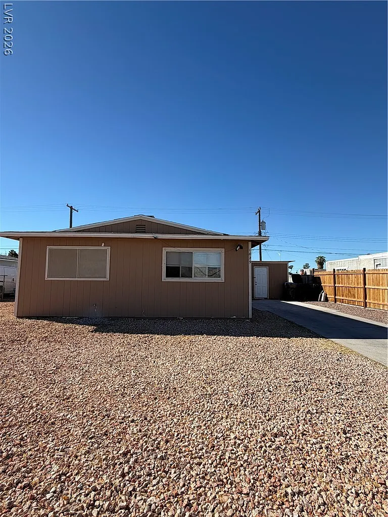 3 bed, 2.0 bath, 1056 sqft, $1,795 — Photo 1