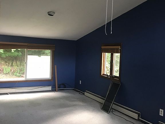 4th image of 6 Hickory Ln