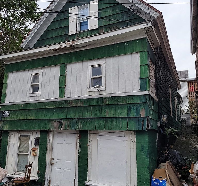 1st image of 213 Isabella St