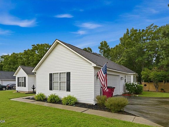 4th image of 218 Willow Oak Way