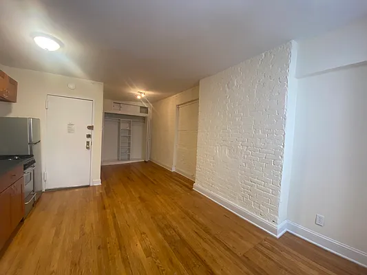 Rented by City Connections Realty | media 8