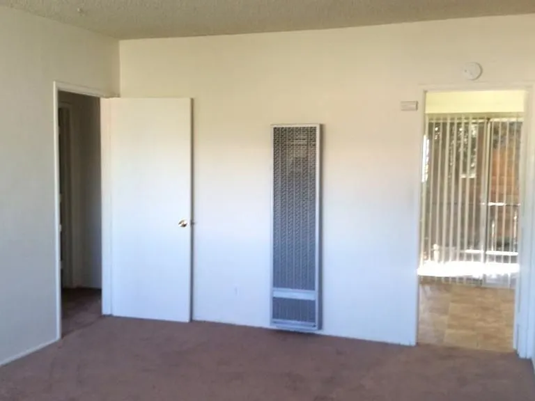 Lovely 2 bedroom 1 bath apt. in Pasadena! — Photo 2