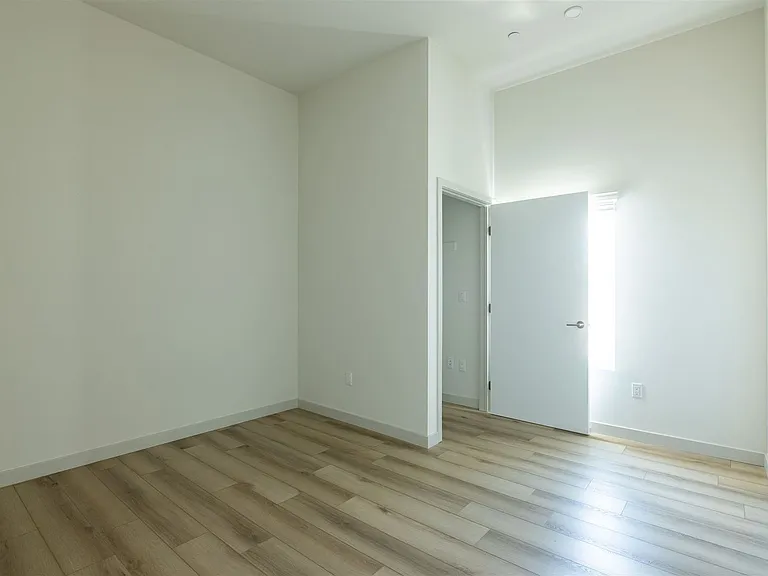 4233 Kansas Street — Photo 33