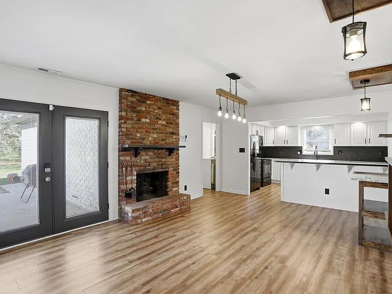 512 Lexington Blvd — Photo 24