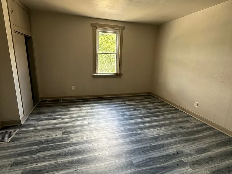 802 Western Ave — Photo 6