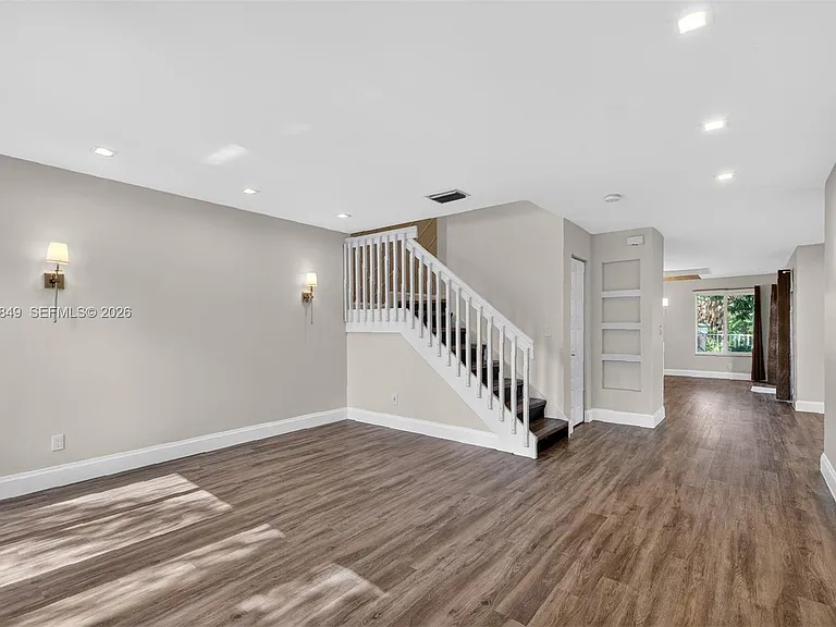 1603 W Harmony Lake Cir — Photo 5