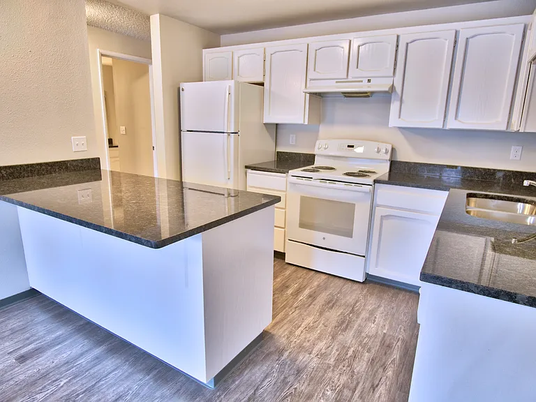 1302 NW Knoxville Blvd #303 — Photo 3