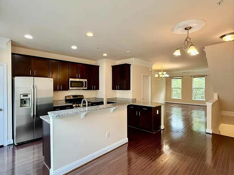 11918 Weybridge Ln — Photo 12