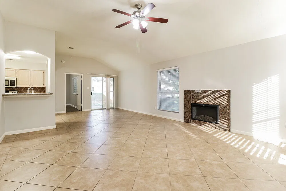 3 bed, 2.0 bath, 1540 sqft, $2,640 — Photo 3