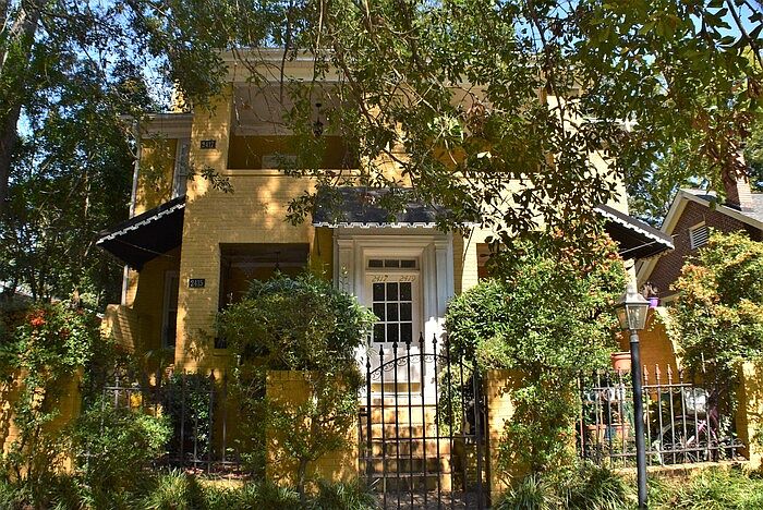 2nd image of 2419 Blossom St