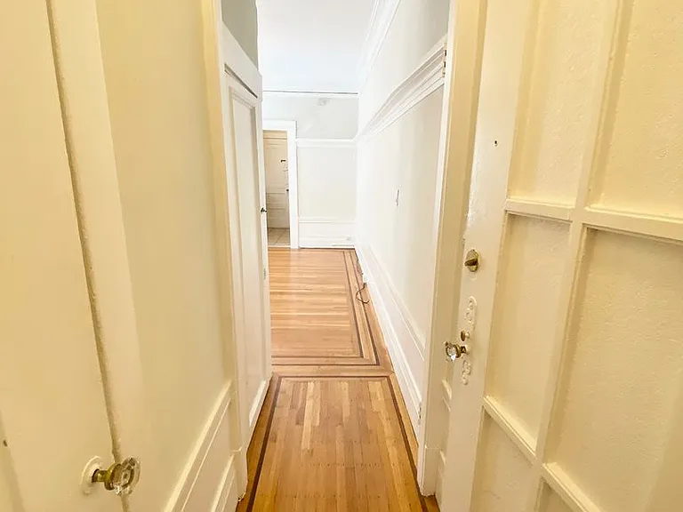 961 Pine St — Photo 4
