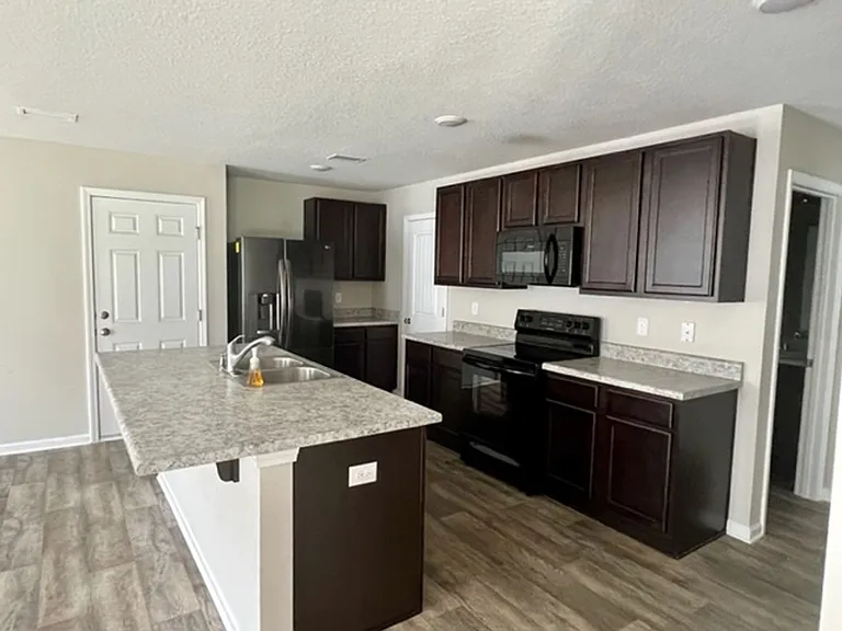 635 Earl Godwin Rd — Photo 4