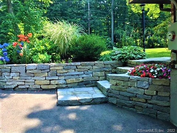 3rd image of 32 Stony Brook Dr